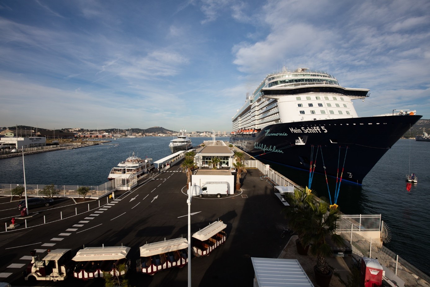 Bateau de croisière à La Seyne