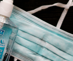 Masque et produit désinfectant Covid