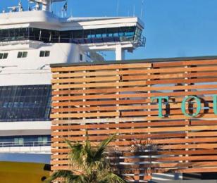 Port de Toulon avec ferry 