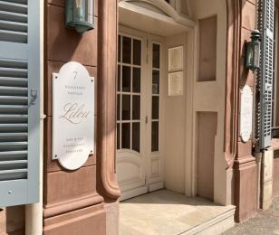 Visuel entrée hôtel Lilou à Hyères