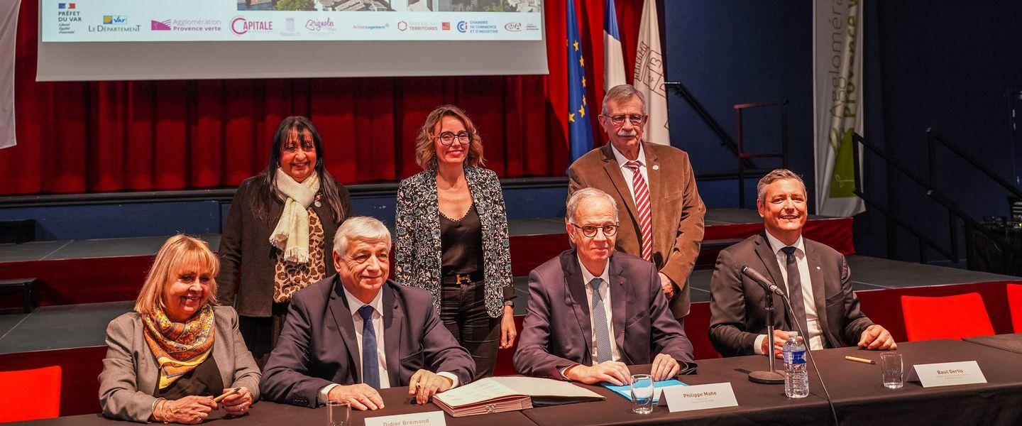 Signature plan Action coeur de ville à Brignoles