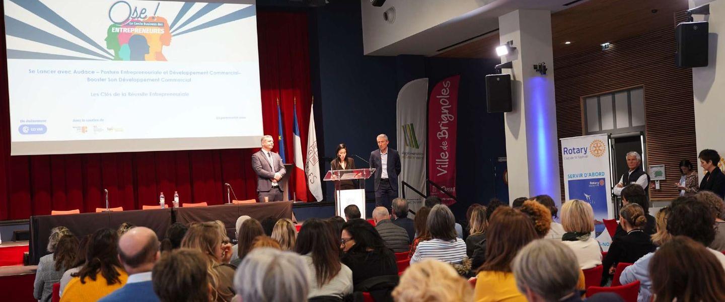 photo discours ouverture salon Ose à brignoles